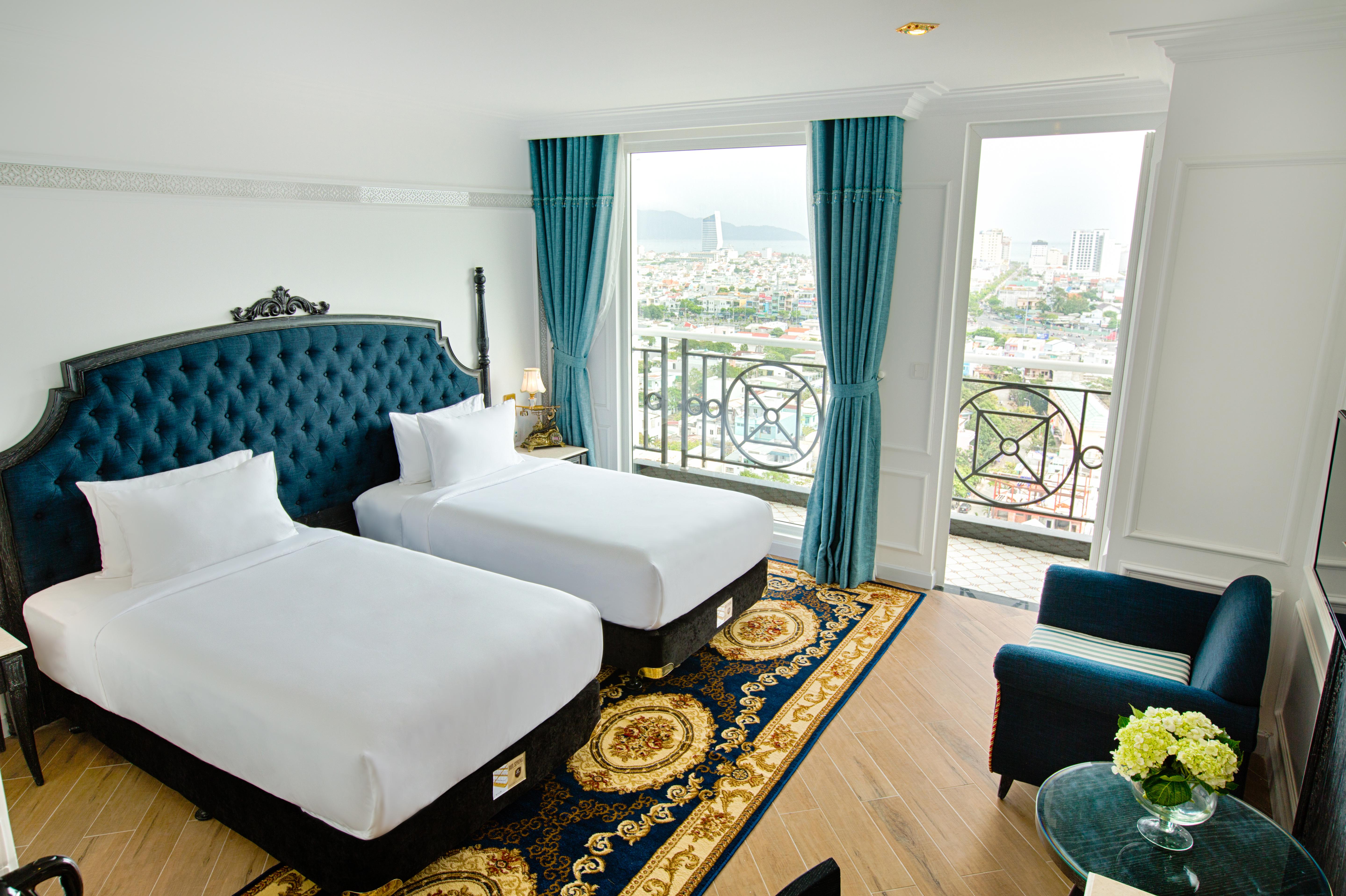 Fivitel Khách sạn 4*
