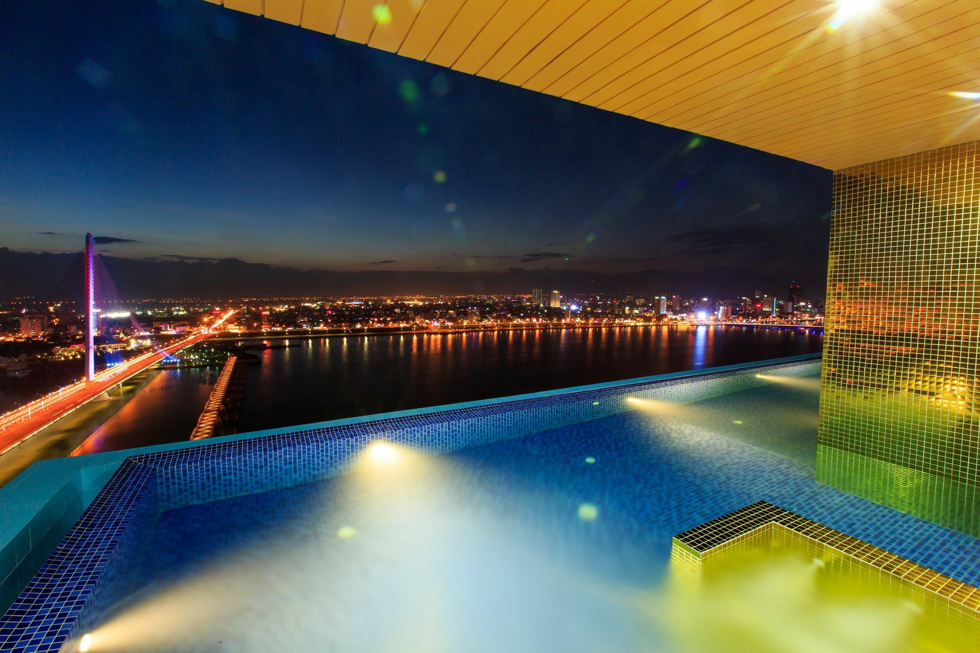 Khách sạn Fivitel 4*